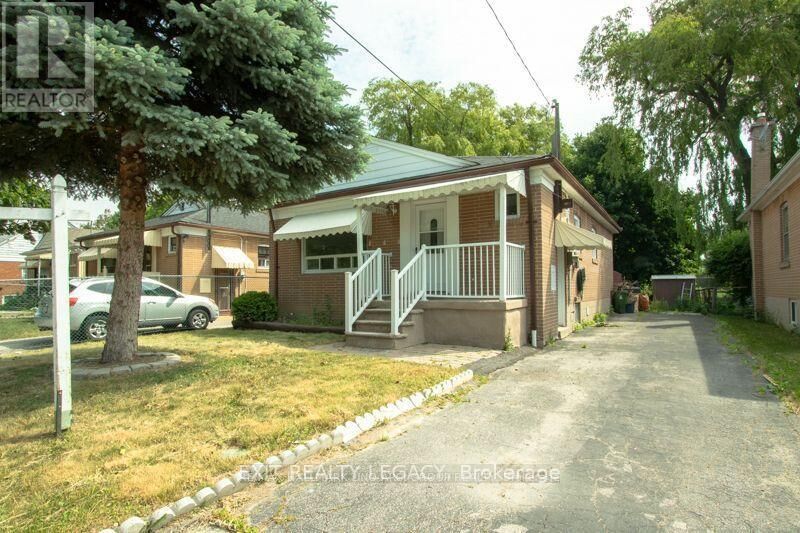Property Photo:  183 Ellington Drive  ON M1R 3Y2 