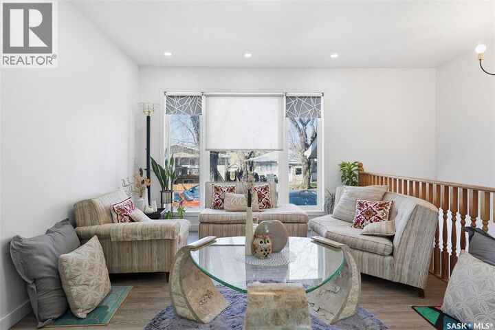 Property Photo:  408 L Avenue N  SK S7L 2P7 