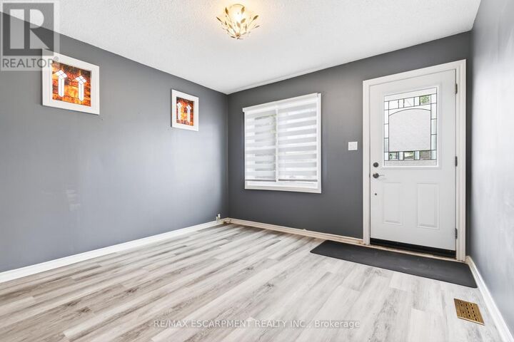 Property Photo:  14 Cambridge Avenue  ON L8H 1T5 