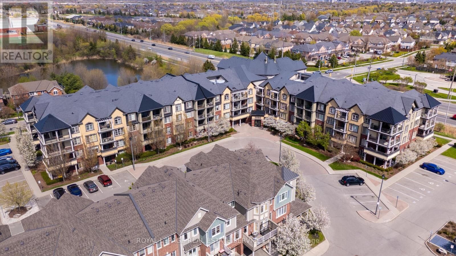 Property Photo:  3060 Rotary Way 221  ON L7M 0G9 