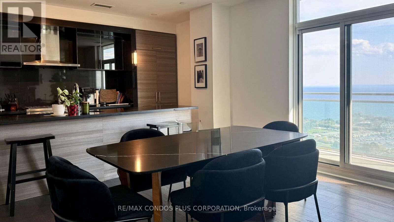 Property Photo:  33 Shore Breeze Drive 3901  ON M8V 0G1 