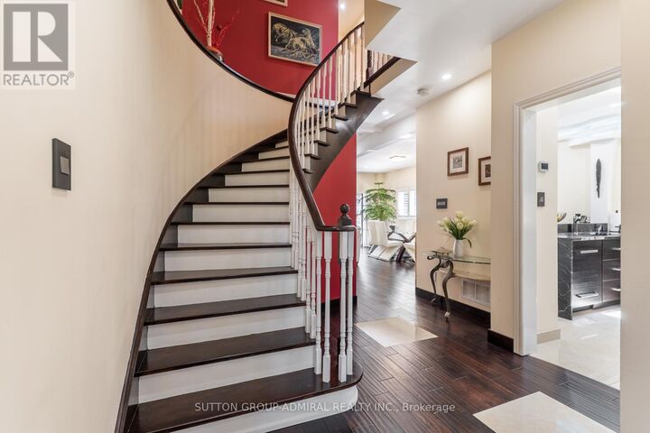Property Photo:  626 College Manor Drive  ON L3Y 8M7 