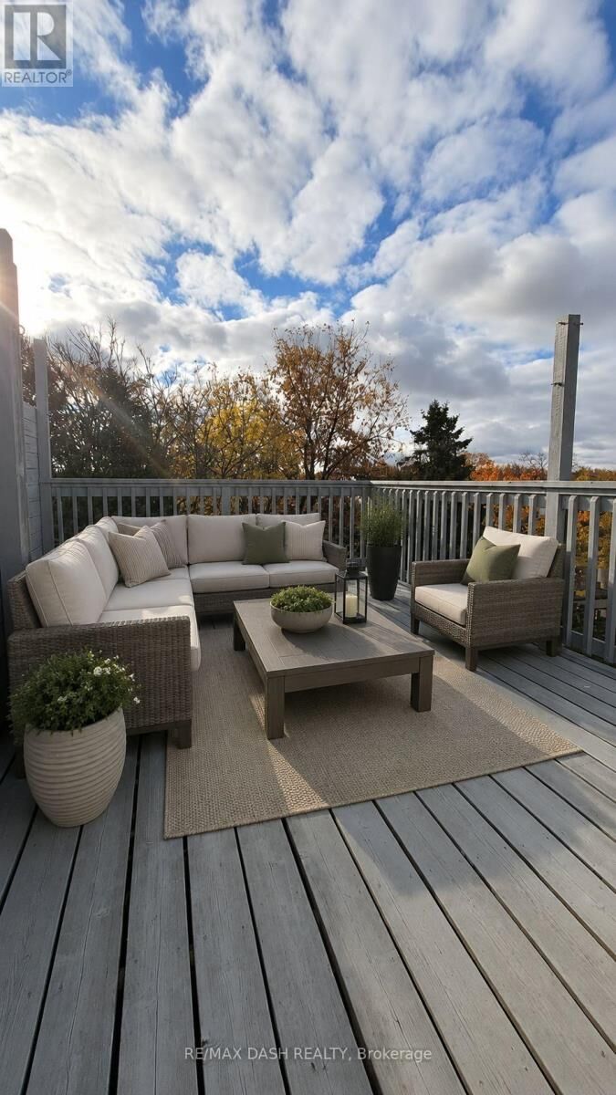 Property Photo:  13 Hocken Avenue Upper  ON M6G 2K1 