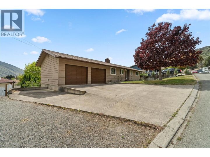 Property Photo:  925 Sicamore Drive  BC V2B 8B7 