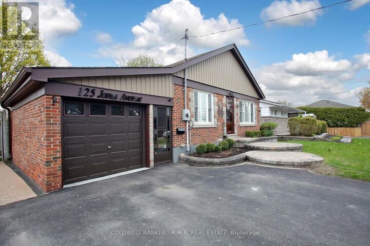 Photo de la propriété:  125 Jones Avenue  ON L1G 3A3 