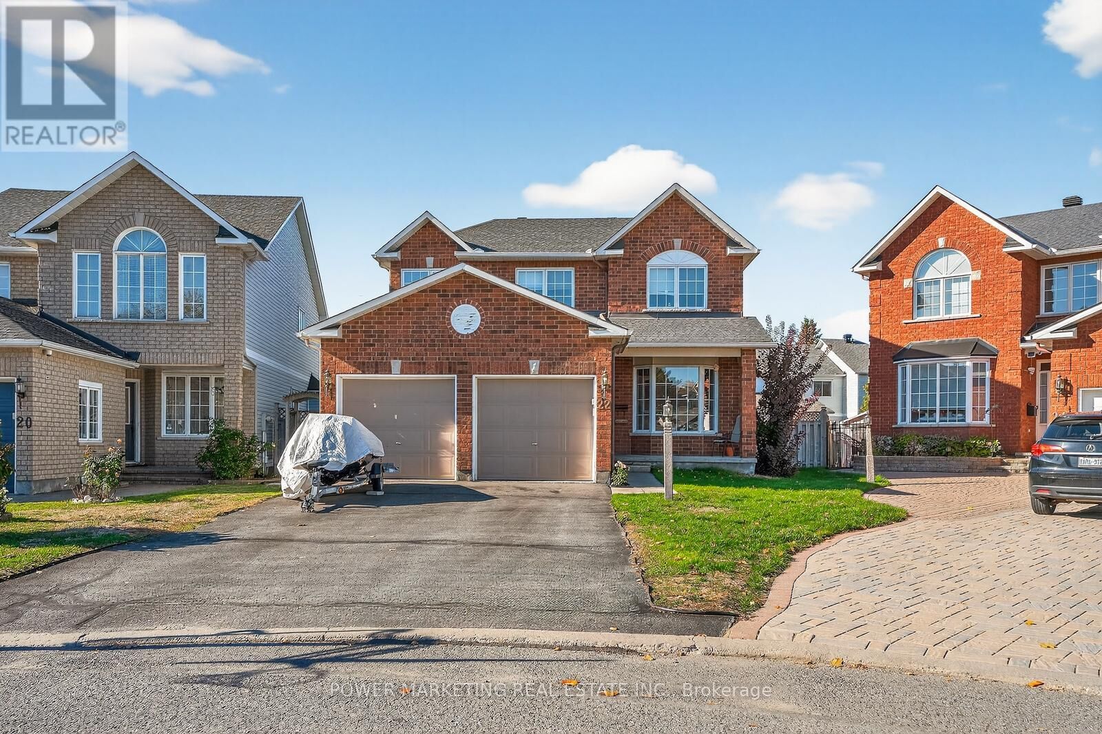 Property Photo:  22 New Deighton Crescent West  ON K2G 6H6 