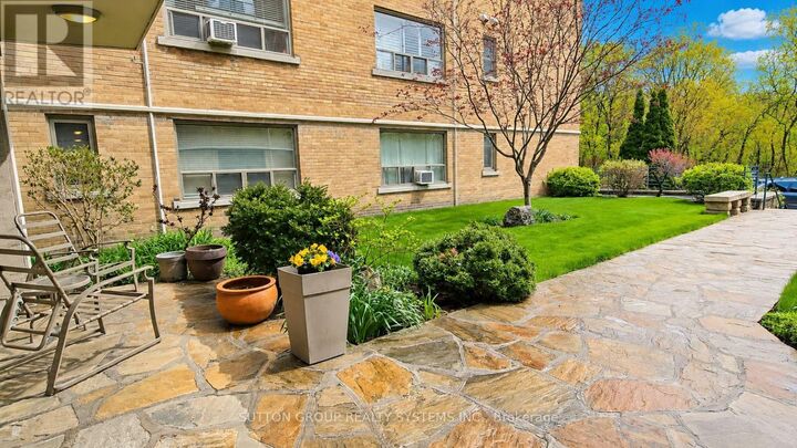 Property Photo:  2000 Bloor Street West 315  ON M6P 3L2 
