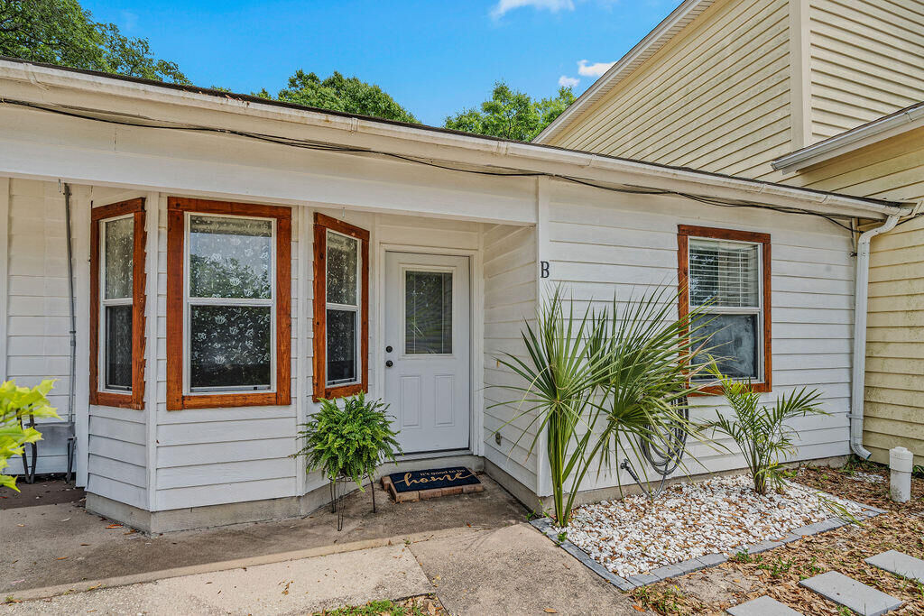Property Photo:  13 NW Cape Drive Apt B  FL 32548 