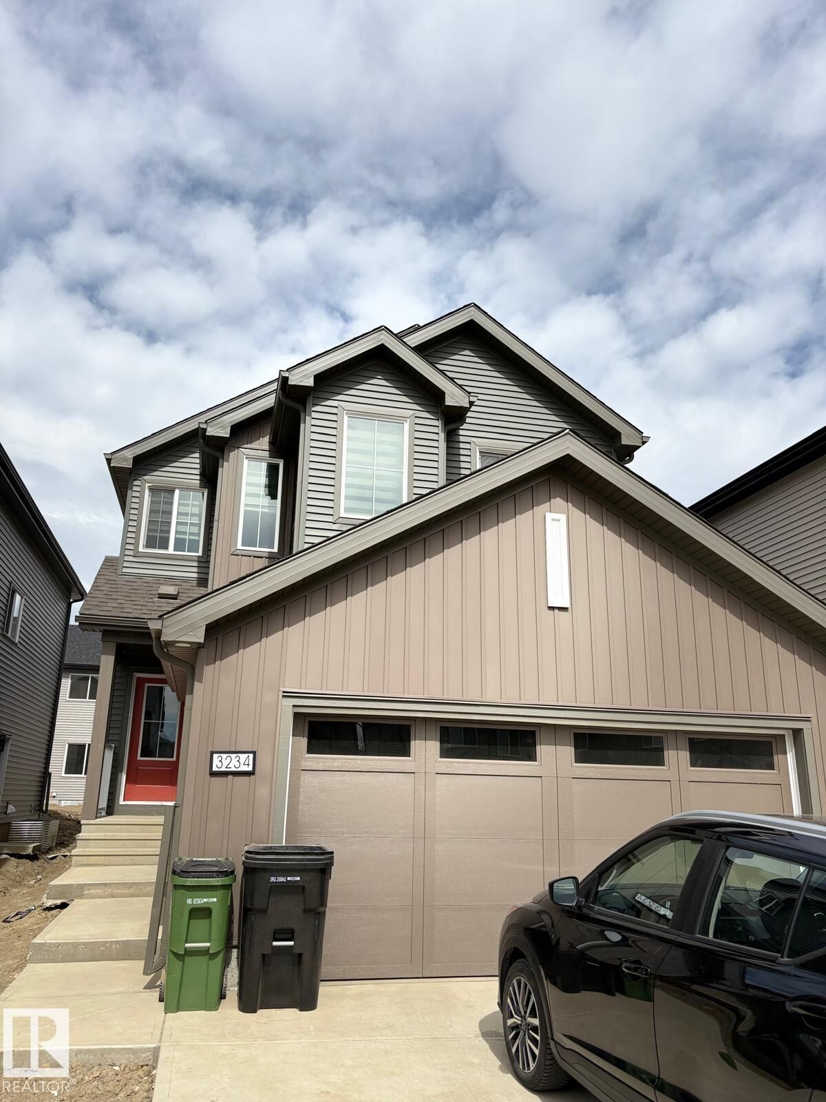 Property Photo:  3234 Dixon Way SW  AB T6W 4S9 