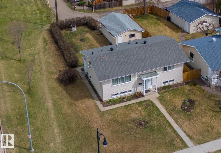 Property Photo:  5915 115 Street NW  AB T6H 3P6 