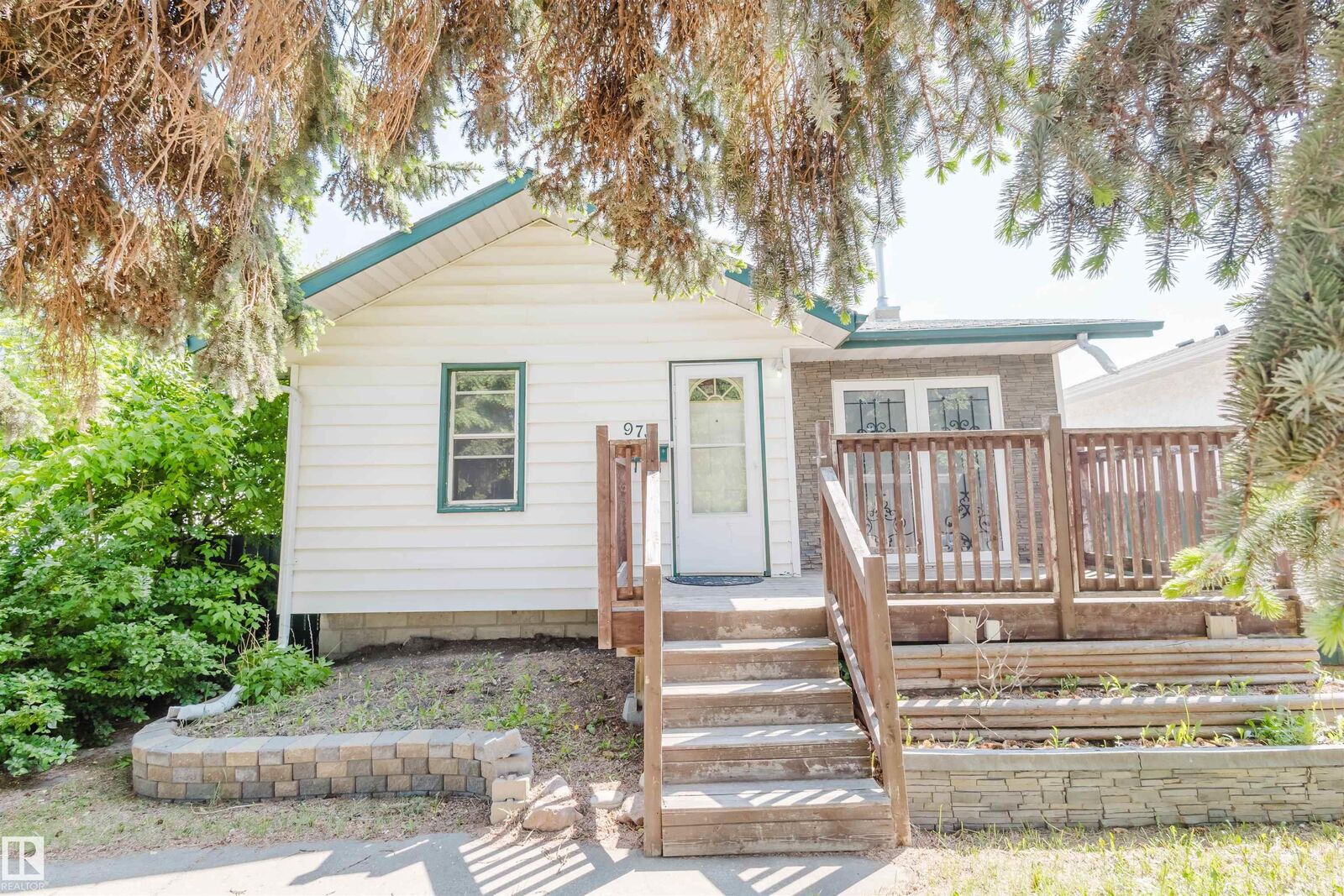 Property Photo:  9731 162 Street NW  AB T5P 3L1 