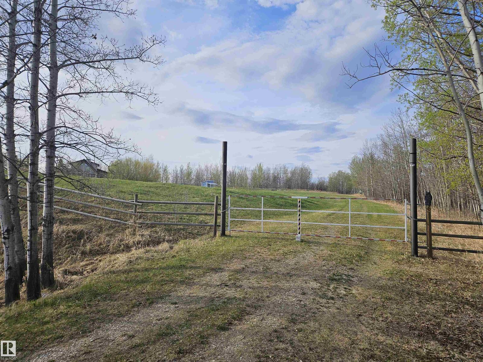 Property Photo:  53417 Rge Road 14 9  AB T7Y 0B5 