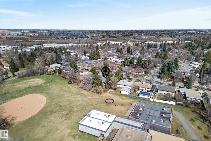 Property Photo:  31 Gatewood Avenue  AB T8N 1A1 