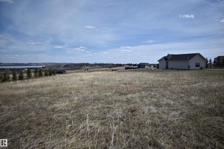 Property Photo:  133 Bruhn Boulevard  AB T0C 2J0 