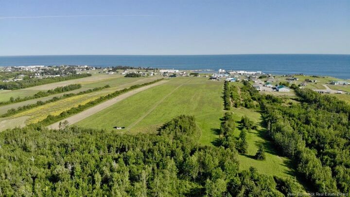 Lot 1 Bas Cap Pele — photo 1