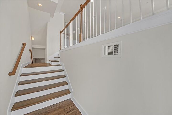 Property Photo:  860 Stonehill Lane  GA 30324 