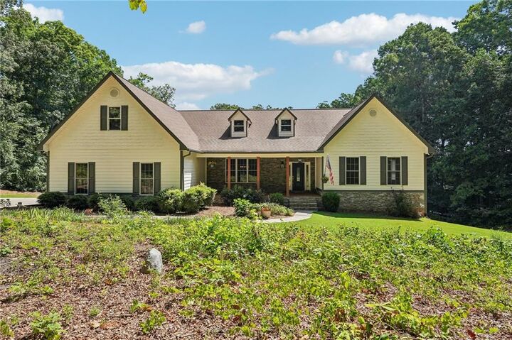 Property Photo: 5925 Cantrell Circle GA 30041