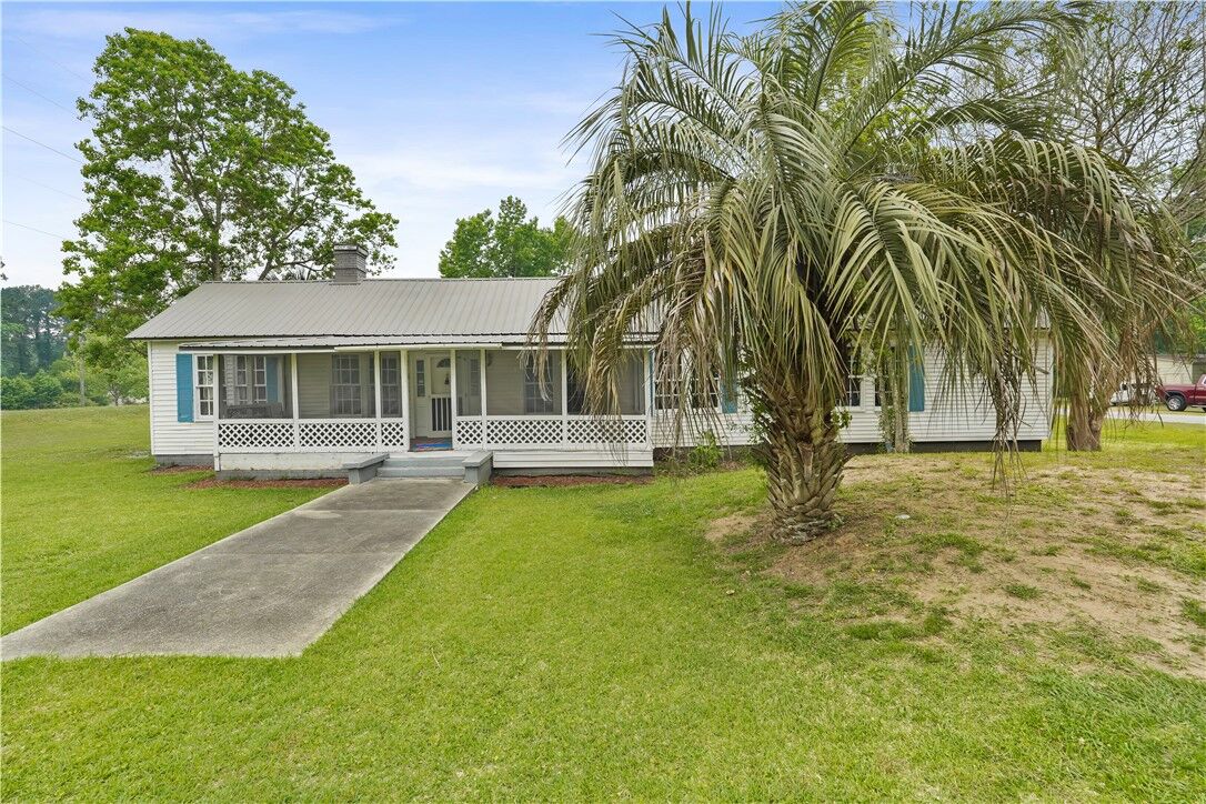 Property Photo: 1106 NW Oak Street GA 31331