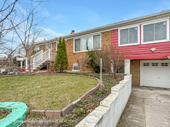 Property Photo:  2801 Chatham Road  MI 48910 