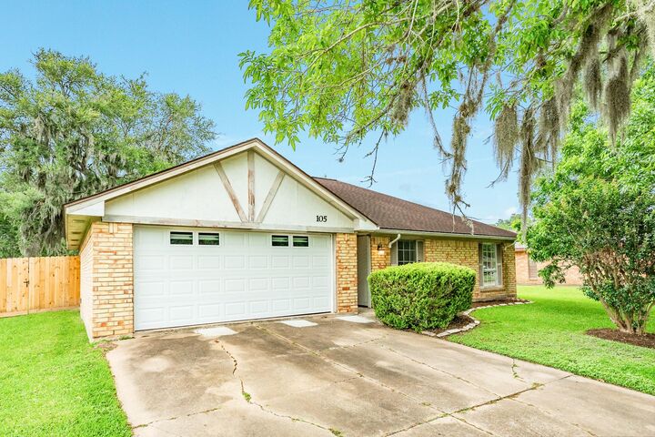 Property Photo:  105 Sugar Cane Trace  TX 77566 