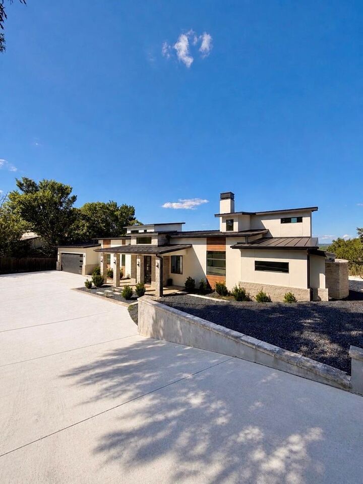 Property Photo:  207 S Lehmann Dr  TX 78028 