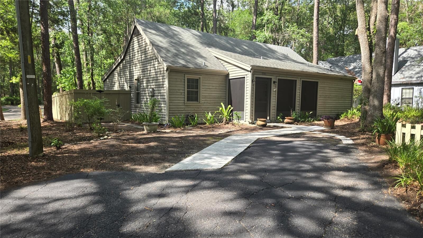 Property Photo:  5201 SW 86 Terrace  FL 32608 