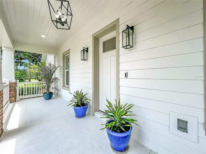 Property Photo:  217 W Bay Street  FL 34787 