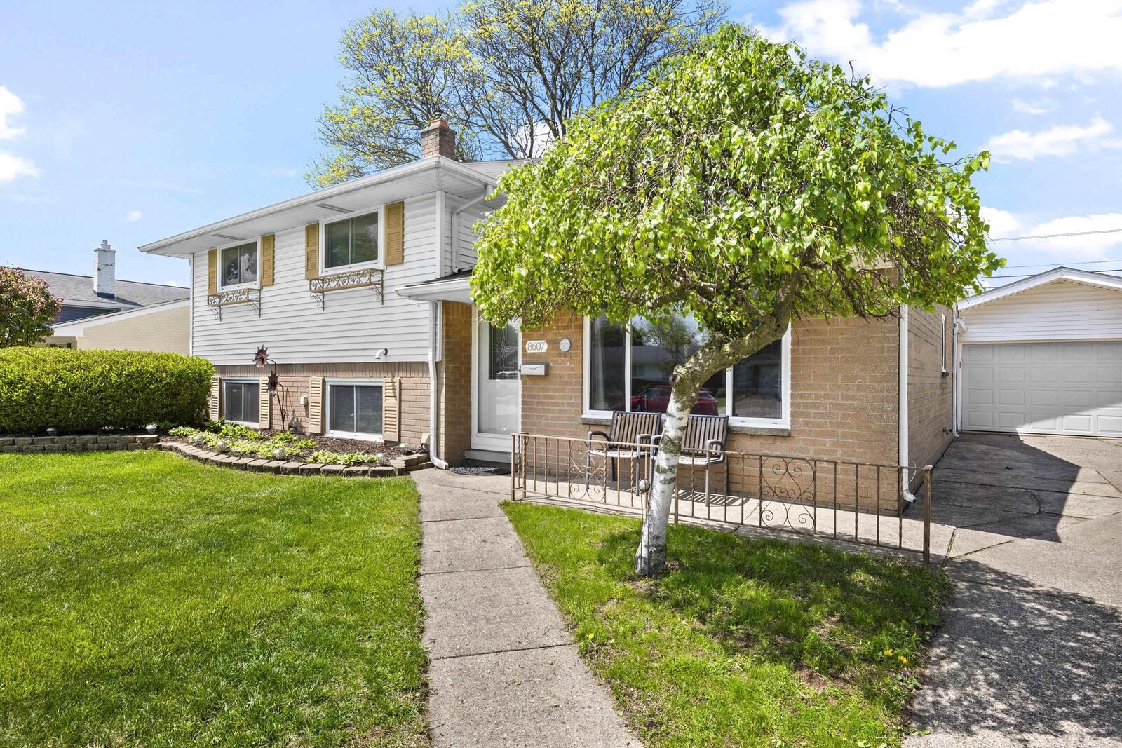 Property Photo:  8607 Leslie Drive  MI 48314 