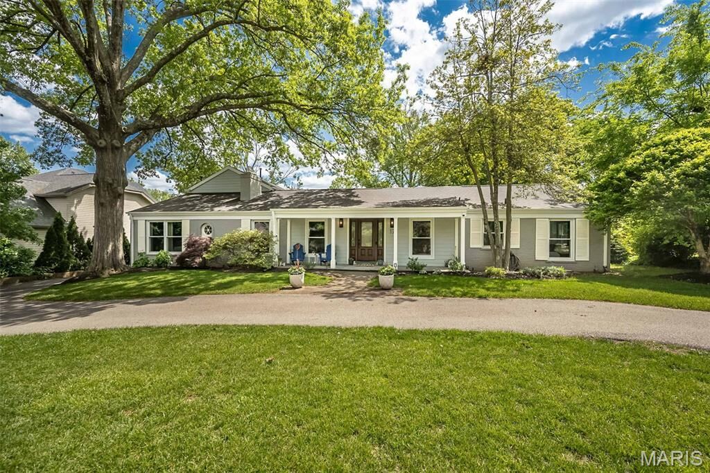 Property Photo:  17 Colonial Hills Parkway  MO 63141 