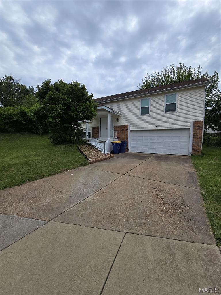 Property Photo:  2404 Farnham Court  MO 63033 