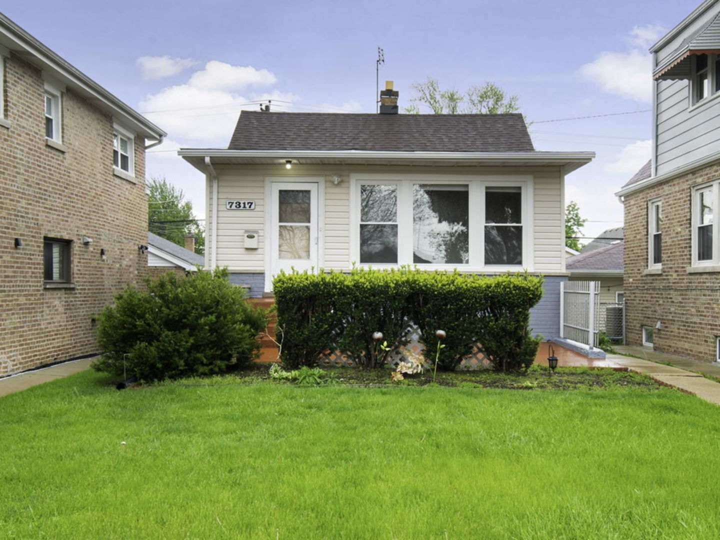 Property Photo: 7317 W Pensacola Avenue IL 60706