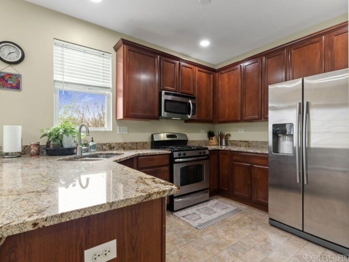 Property Photo:  508 Grosvenor Lane  IL 60504 