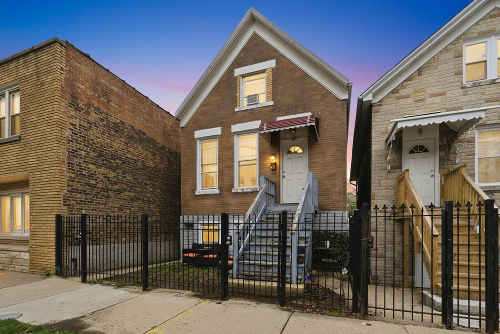 Property Photo: 3828 S Honore Street IL 60609