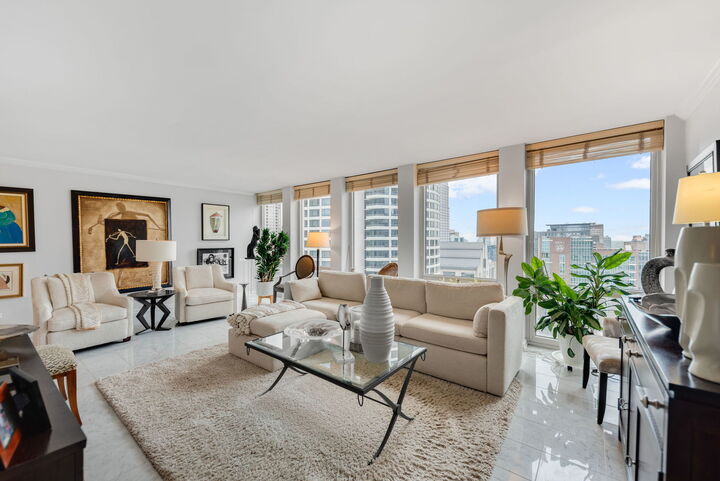 Property Photo:  111 E Chestnut Street 31J  IL 60611 