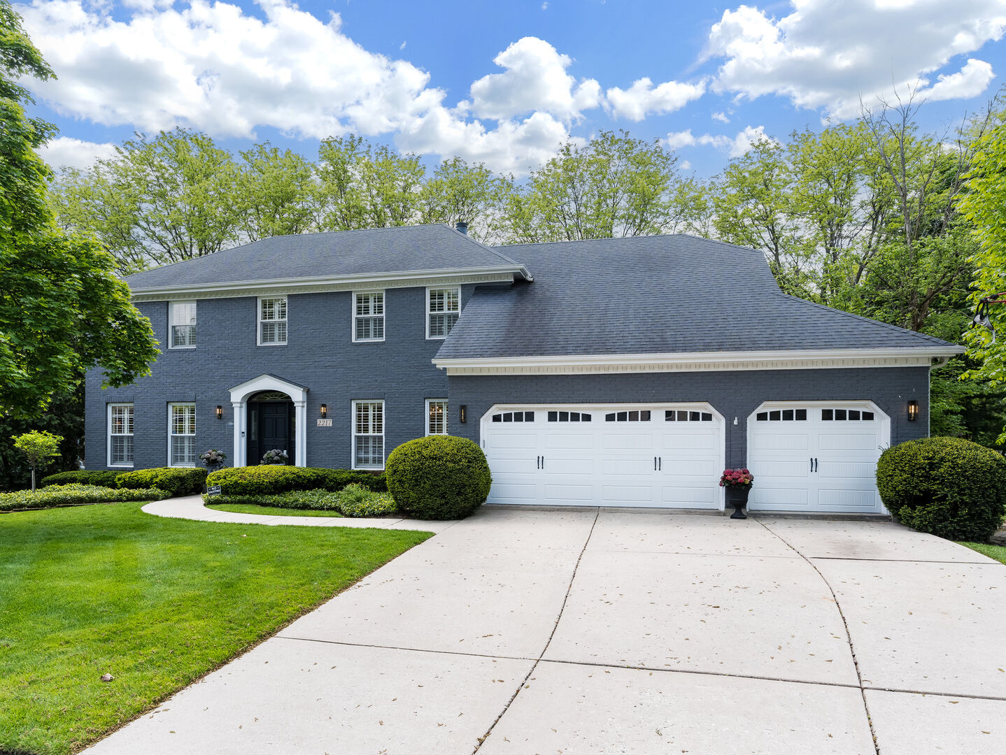 Property Photo: 2217 Black Oak Court IL 60532