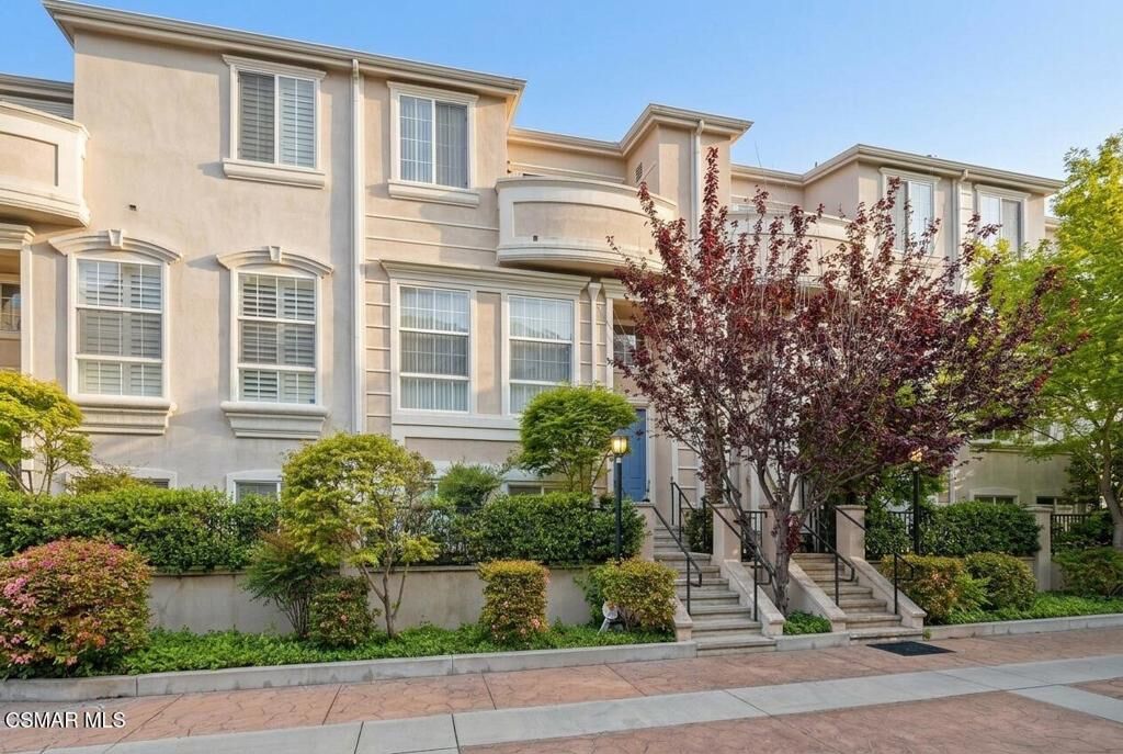 Property Photo:  4118 W Kling Street  CA 91505 