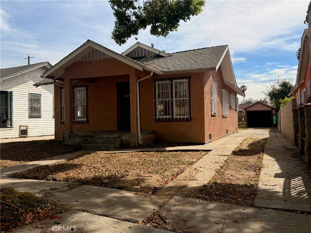 Property Photo:  744 E 74th. St  CA 90001 