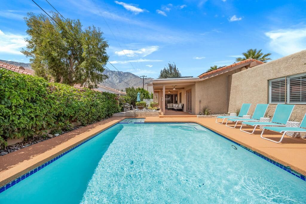Property Photo:  377 Cabrillo Road  CA 92262 