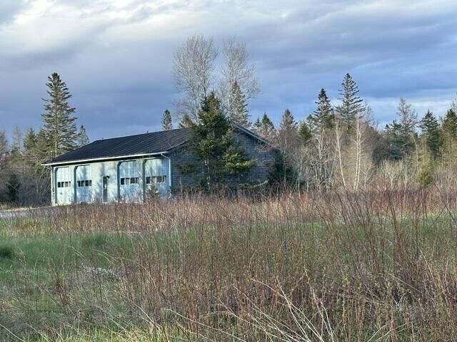 Property Photo:  