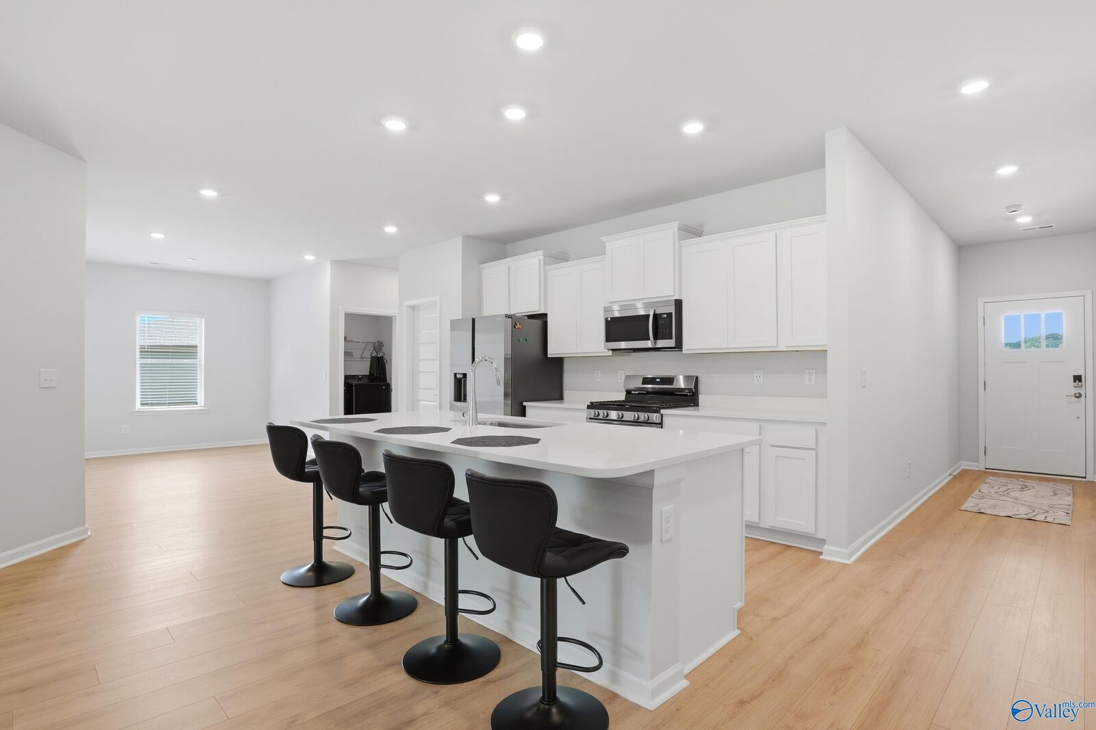 Property Photo:  21651 Ginn Point Road  AL 35613 