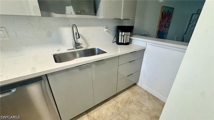 Property Photo:  