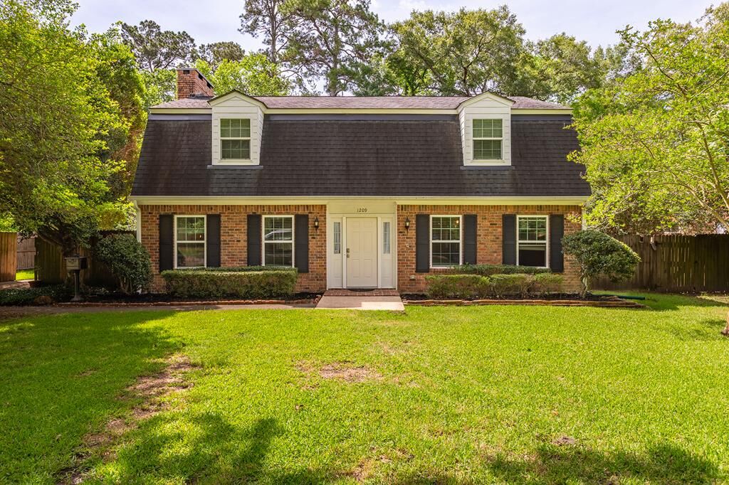 Property Photo:  1209 Wildbriar Drive  TX 75904 