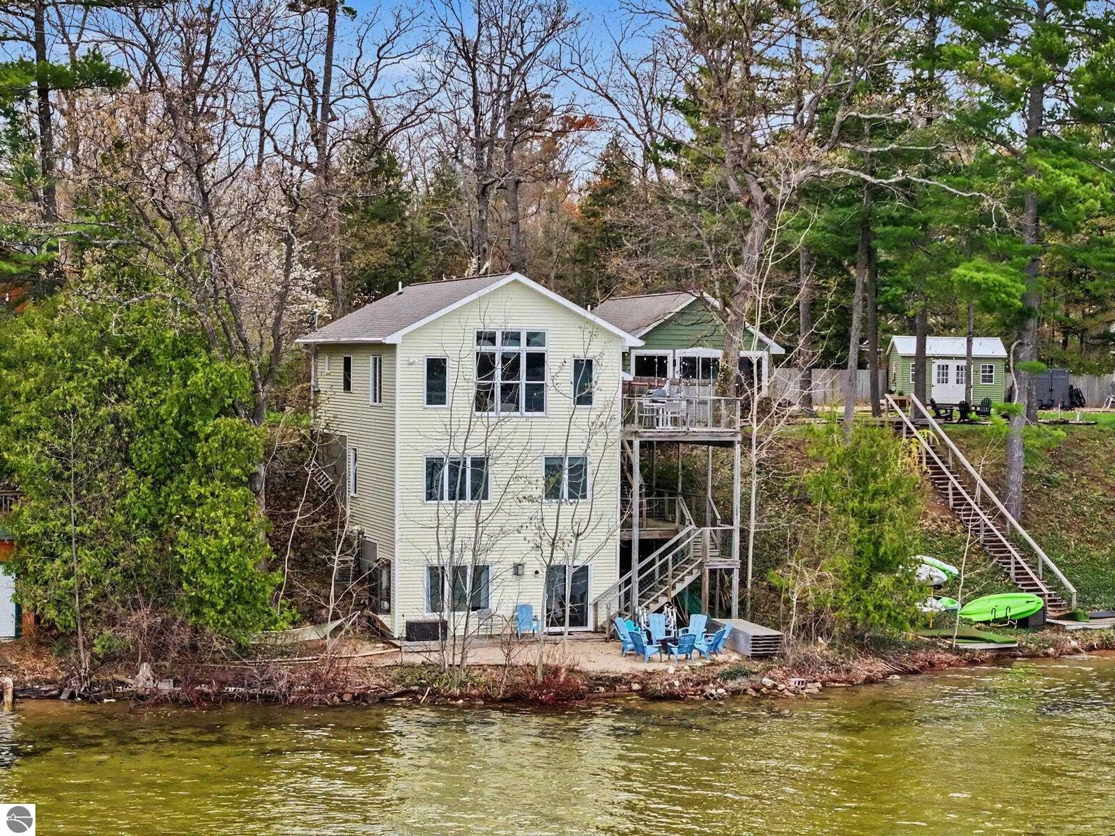 Property Photo:  4333 Lake Avenue  MI 49643 