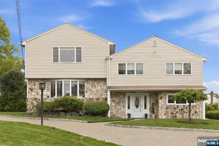 Property Photo:  7 Keith Place  NJ 07452 