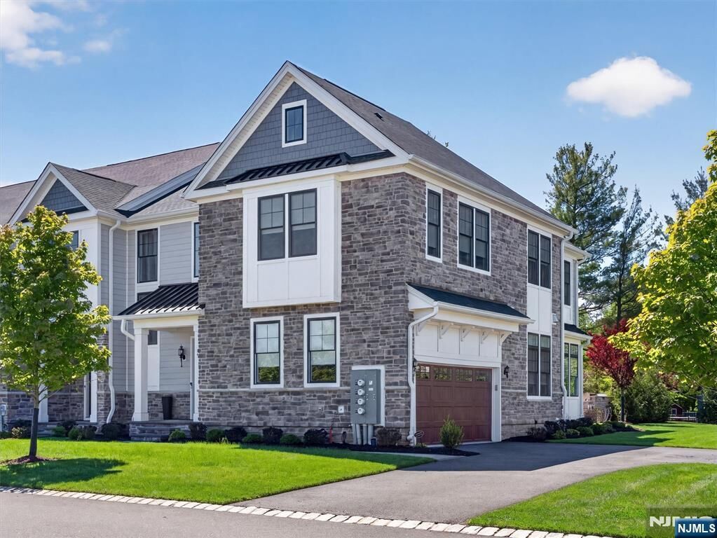 Property Photo:  19 Woodmont Circle  NJ 07675 