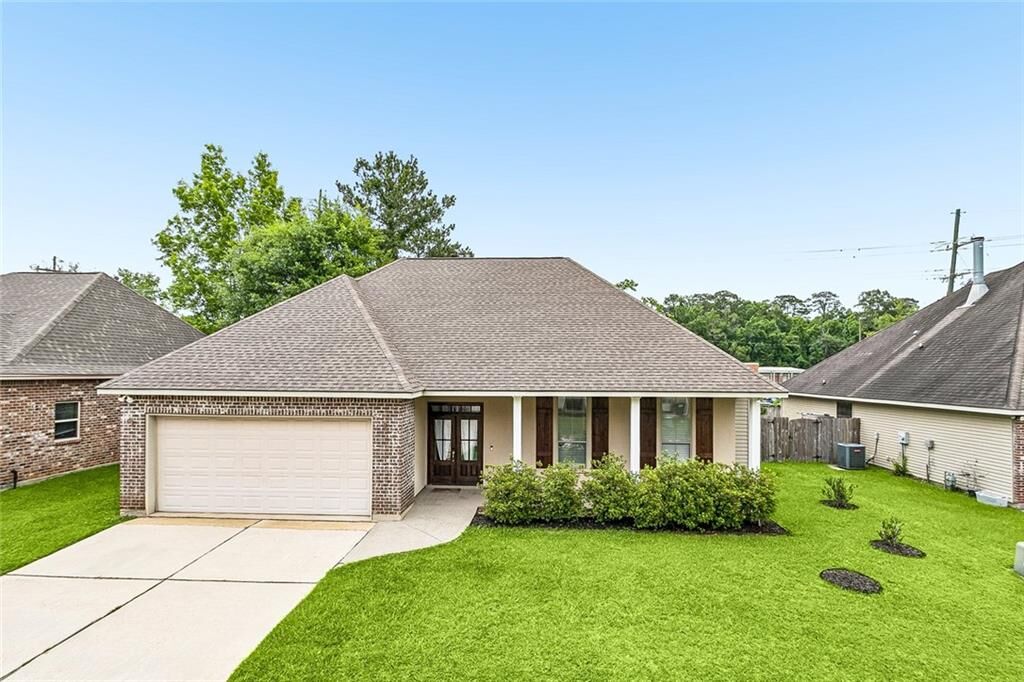 Property Photo:  209 Stonebridge Cove  LA 70447 