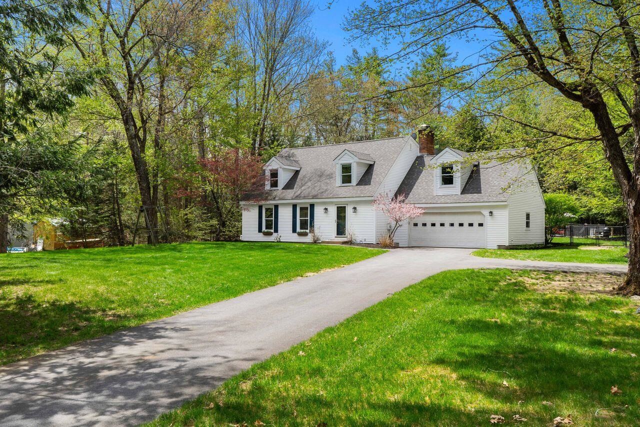 Property Photo:  5 Wentworth Drive  NH 03110 