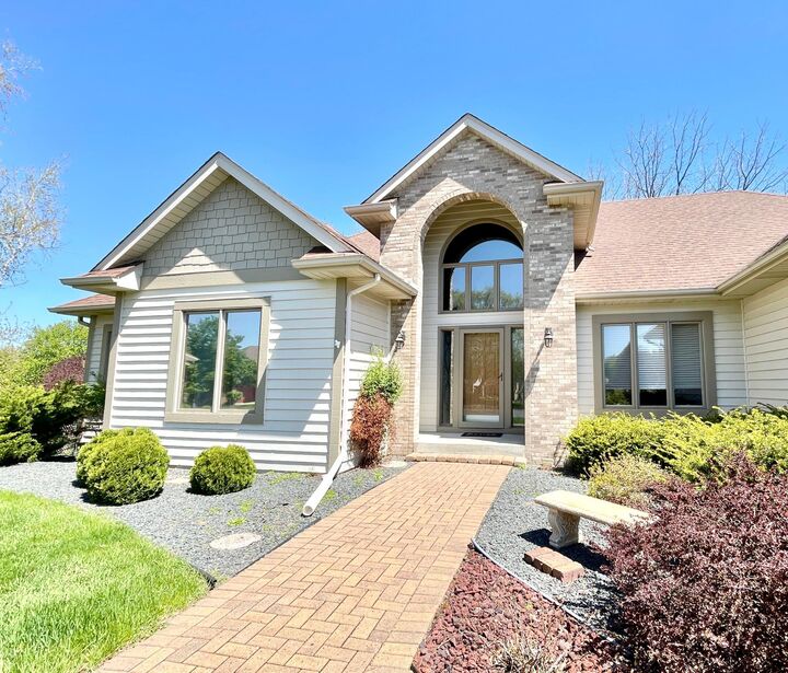 Property Photo:  640 S Park Court  MN 55033 