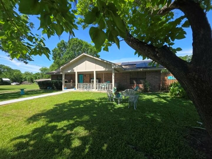 Property Photo:  900 S 8th Avenue  TX 75860 