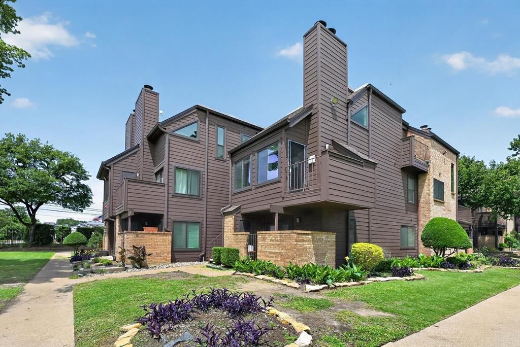 Property Photo: 1700 Baird Farm Circle 1303 TX 76006